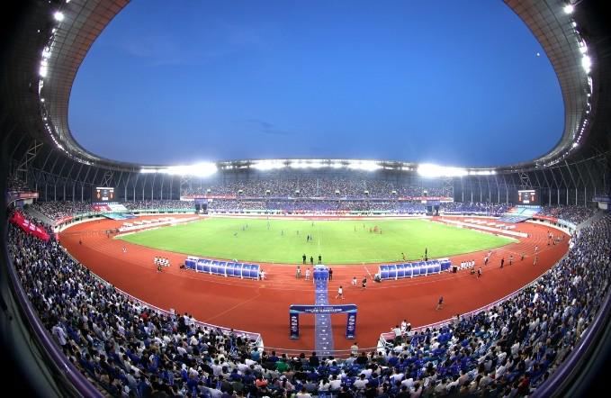 皮球飞出, 足球特长生 皮球飞出, 足球特长生